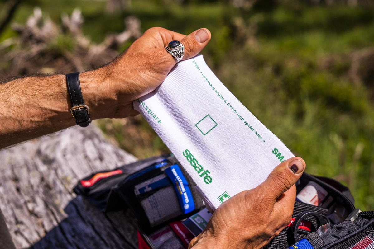 Hands stretching the SMART Bandage until the printed rectangles become squares